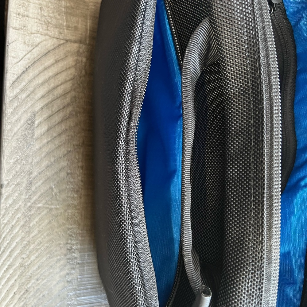 Tomtoc Wander-T26 Daily Sling Bag - Picture 9 of 10